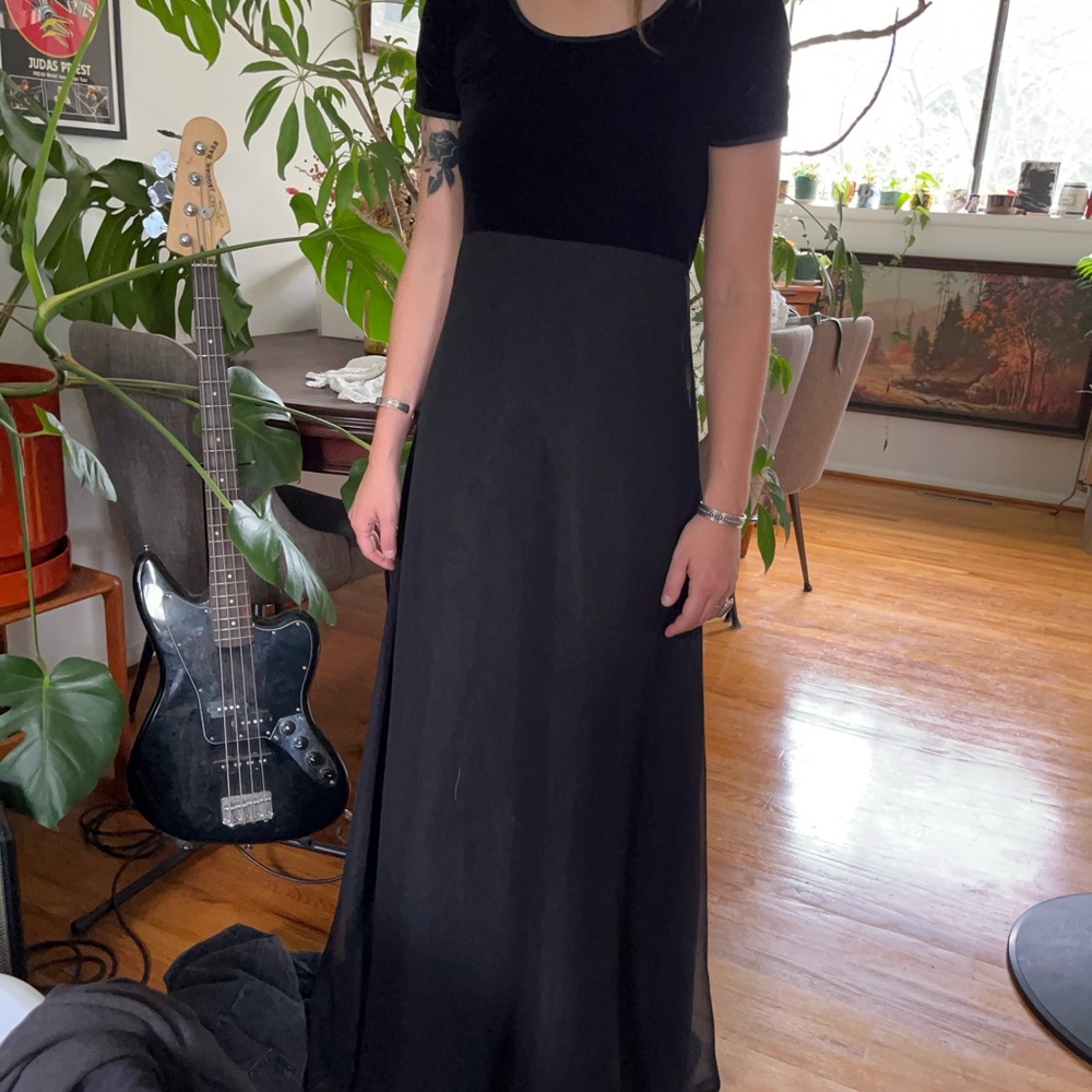 Elegant Black Maxi Dress